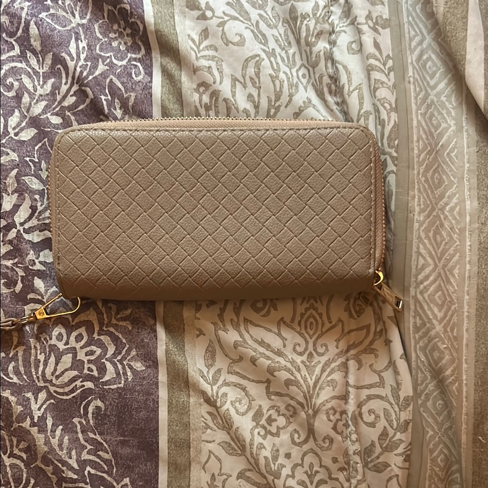 Elegant Tan Quilted Women's Wallet